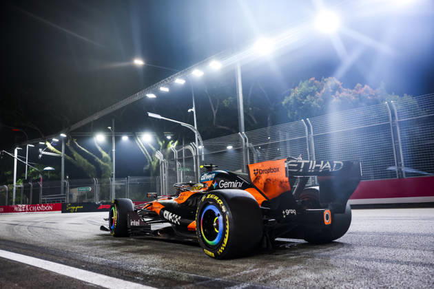 F1 - SINGAPORE GRAND PRIX 2026 01 NORRIS Lando (gbr), McLaren F1 Team MCL40, action during the 2026 Formula 1 Singapore Grand Prix, 17th round of the 2026 Formula One World Championship, WM, Weltmeisterschaft from October 9 to 11, 2026 on the Marina Bay Street Circuit, in Singapore, Singapore - SingaporeSingapore  Copyright: xDPPIx