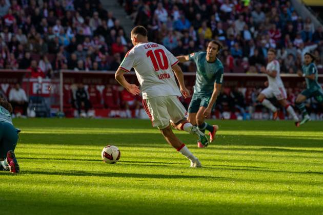 Said El-Mala, Mittelfeld, (1.FC Koeln 10), beim Angriff zum 2:1, 1. FC Koeln vs. Borussia Moenchengladbach, Fussball, 1. Bundesliga, 5. Spieltag, 11.10.2026 DFB DFL regulations prohibit any use of photographs as image sequences and or quasi-video Koeln Nordrhein-Westfalen Deutschland