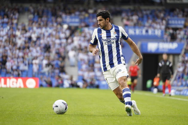 Goncalo Guedes of Real Sociedad seen during LaLiga EA Sports 26 27 game between teams of Real Sociedad and Deportivo la Coruna (Mickael Ducint Ball Raw Images) San Sebastian Estadio Anoeta Spain Copyright: xMickaelxDucintx mickaelducint_RealSociedad_Deportivo722