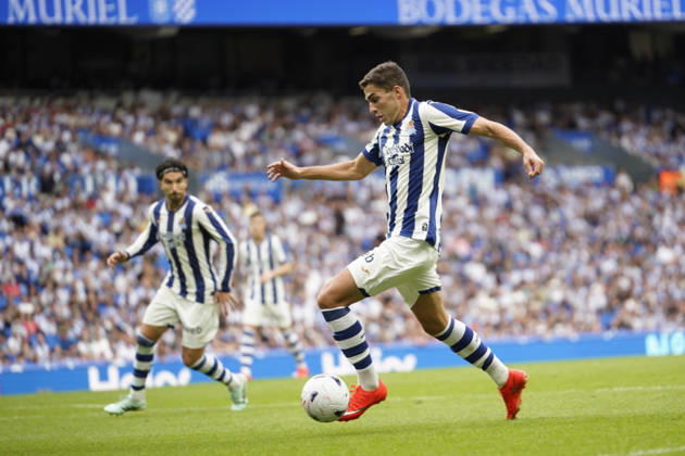 Arsen Zakharyan of Real Sociedad seen during LaLiga EA Sports 26 27 game between teams of Real Sociedad and Deportivo la Coruna (Mickael Ducint Ball Raw Images) San Sebastian Estadio Anoeta Spain Copyright: xMickaelxDucintx mickaelducint_RealSociedad_Deportivo729