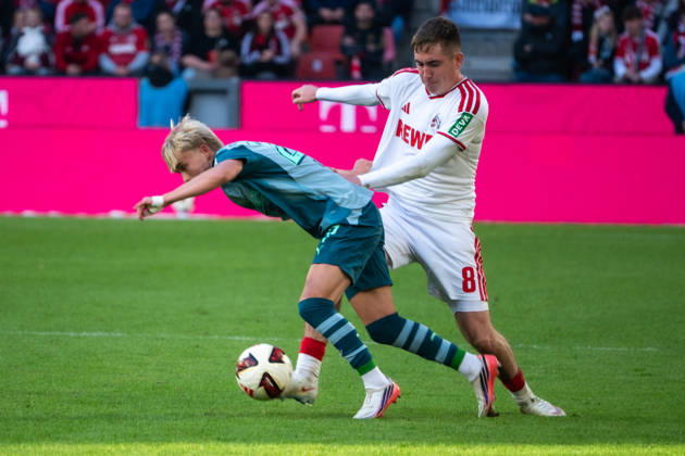 Deutschland: 1.Bundesliga 2026 2027, 5. Spieltag, 1.FC Köln vs Borussia Mönchengladbach, Sonntag, 11.10.2026 RheinEnergie-Stadion (Köln-Nordrhein-Westfalen): Isak Johannesson (1.FC Köln, 8) Zweikampf, Spielszene, Duell, duel, tackle, tackling, Dynamik, Action, Aktion gegen Fritz Fleck (Borussia Mönchengladbach, 27) Köln RheinEnergier-Stadion, Köln Deutschland Copyright: xOrhanxHabashx