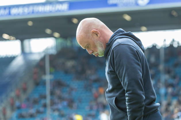 Trainer Uwe Roesler (VfL Bochum) enttaeuscht waehrend des Spiels der 2. Bundesliga zwischen VfL Bochum und Arminia Bielefeld, Ruhrstadion am 11. October 2026 in Bochum, Deutschland. (Foto von Mario Hommes DeFodi Images) +++ Trainer Uwe Roesler (VfL Bochum) looks dejected during the 2nd Bundesliga match between VfL Bochum and Arminia Bielefeld at Vonovia Ruhrstadion on October 11, 2026 in Bochum, Germany. (Photo by Mario Hommes DeFodi Images) DFB DFL REGULATIONS PROHIBIT ANY USE OF PHOTOGRAPHS AS IMAGE SEQUENCES AND OR QUASI-VIDEO. (Photo by Mario Hommes DeFodi Images) -