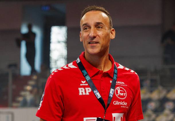 11.10.2026 - Handball - 1. Bundesliga OPEL HBL - Saison 2026 2027 - 08. Spieltag: HC Erlangen Metropolregion Nürnberg HCE - MT Melsungen - DaMa - xdaxmax - Roberto Garcia Parrondo (Trainer MT Melsungen )