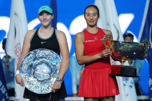 (261011) -- BEIJING, Oct. 11, 2026 -- Zheng Qinwen (R) and Mirra Andreeva pose with their trophies during the awarding ceremony after the women s singles final between Zheng Qinwen of China and Mirra Andreeva of Russia at 2026 China Open tennis tournament in Beijing, China, Oct. 11, 2026. ) (SP)CHINA-BEIJING-TENNIS-CHINA OPEN-WOMEN S SINGLES-FINAL (CN) ZhangxChenlin 