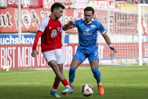 Regionalliga Nordost -Saison 26 27 Hallescher FC vs.RSV Eintracht 1949 e.V. Halle, Deutschland 11.Oktober 2026: Im Bild:v. li. im Zweikampf Osman Atilgan (Halle) und Caua (RSV) Halle Saale Leuna Chemie Stadion Sachsen-Anhalt Deutschland