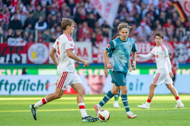 Julian Pauli (1.FC Koeln, 03) am Ball im Zweikampf mit Hugo Bolin (Borussia Moenchengladbach, 38) 1.FC Köln vs. Borussia Moenchengladbach, Fussball, Bundesliga, 5.Spieltag, Saison 2026 27, 12.10.2026, DFL REGULATIONS PROHIBIT ANY USE OF PHOTOGRAPHS AS IMAGE SEQUENCES AND OR QUASI-VIDEO, 1.FC Köln vs. Borussia Moenchengladbach, Fussball, Bundesliga, 5.Spieltag, Saison 2026 27, 12.10.2026 Köln Copyright: xEibner-Pressefoto LukasxBaldygax EP_LBA