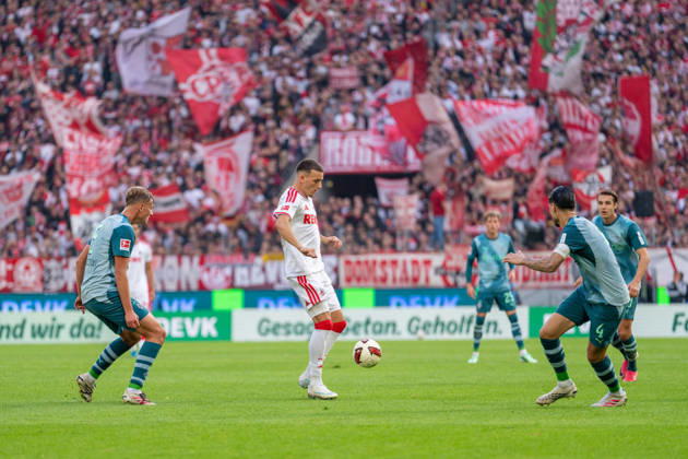 Jan Leszczynski (Borussia Moenchengladbach, 05) attackiert Said El Mala (1.FC Koeln, 10) der den Ball spiel, Kevin Diks (Borussia Moenchengladbach, 04) 1.FC Köln vs. Borussia Moenchengladbach, Fussball, Bundesliga, 5.Spieltag, Saison 2026 27, 12.10.2026, DFL REGULATIONS PROHIBIT ANY USE OF PHOTOGRAPHS AS IMAGE SEQUENCES AND OR QUASI-VIDEO, 1.FC Köln vs. Borussia Moenchengladbach, Fussball, Bundesliga, 5.Spieltag, Saison 2026 27, 12.10.2026 Köln Copyright: xEibner-Pressefoto LukasxBaldygax EP_LBA