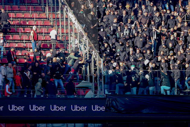 2026.10.11, xkwix, Fußball, Bundesliga, 1. FC Köln - Borussia Mönchengladbach, RheinEnergieSTADION, 5.Spieltag, Saison 2026 2027: Schlaegerei im Oberrang zwischen Koelner und Gladbacher Anhaengern DFB regulations prohibit any use of photographs as image sequences and or quasi-video. Photo: xKamilxWilkowskixPressefotoKochx Nordrhein-Westfalen Deutschland