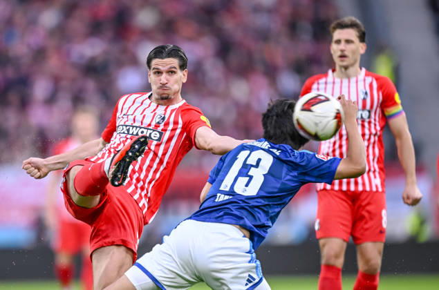 Igor Matanovic (SC Freiburg) und Satoshi Tanaka (FC Schalke 04) im Zweikampf waehrend des spiels der 1. Bundesliga zwischen Club Freiburg und FC Schalke 04, Europa-Park Stadion am 11. October 2026 in Freiburg im Breisgau, Deutschland. (Foto von Harry Langer DeFodi Images) +++ Igor Matanovic (SC Freiburg) und Satoshi Tanaka (FC Schalke 04) battle for the ball during the Bundesliga match between Sport-Club Freiburg and FC Schalke 04 at Europa-Park Stadion on October 11, 2026 in Freiburg im Breisgau, Germany. (Photo by Harry Langer DeFodi Images) DFB DFL REGULATIONS PROHIBIT ANY USE OF PHOTOGRAPHS AS IMAGE SEQUENCES AND OR QUASI-VIDEO. (Photo by Harry Langer DeFodi Images) DFB DFL REGULATIONS PROHIBIT ANY USE OF PHOTOGRAPHS AS IMAGE SEQUENCES AND OR QUASI-VIDEO. -