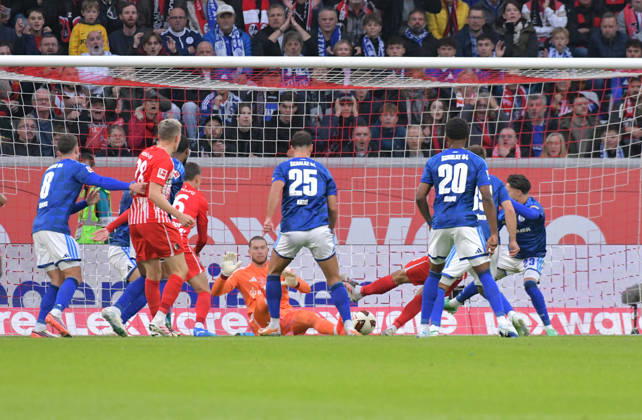11.10.2026, xblx, Fussball 1.Bundesliga, SC Freiburg - FC Schalke 04 v.l. Maximilian Eggestein (SC Freiburg), Goal scored, Tor zum 1:0 (DFL DFB REGULATIONS PROHIBIT ANY USE OF PHOTOGRAPHS as IMAGE SEQUENCES and or QUASI-VIDEO) Freiburg