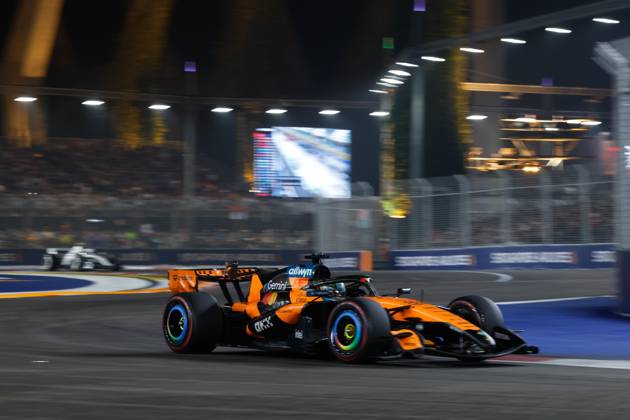 81 PIASTRI Oscar (aus), McLaren F1 Team MCL40, action Singapore 2026 Singapore 2026 81 PIASTRI Oscar (aus), McLaren F1 Team MCL40, action 01 NORRIS Lando (gbr), McLaren F1 Team MCL40, action Singapore 2026 Singapore