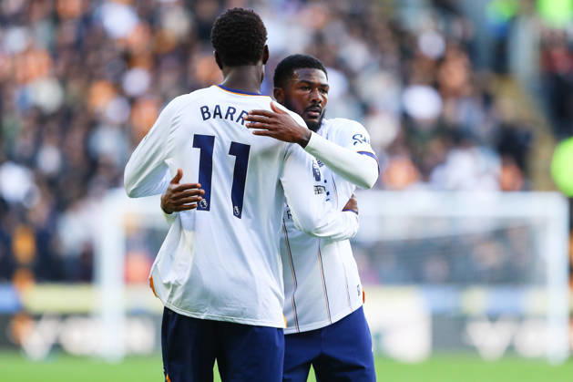 KINGSTON UPON HULL, ENGLAND, OCTOBER 11: Thierno Barry (L) celebrates scoring his teams second goal with Ainsley Maitland-Niles (R) of Everton FC during a Premier League 2026-27 match between Hull City and Everton FC at the MKM Stadium on October 11, 2026 in Kingston Upon Hull, England. (Photo by Zach Forster Sports Press Photo) Copyright: xZachxForster SportsxPressxPhotox Sportspressphoto_SPR252450