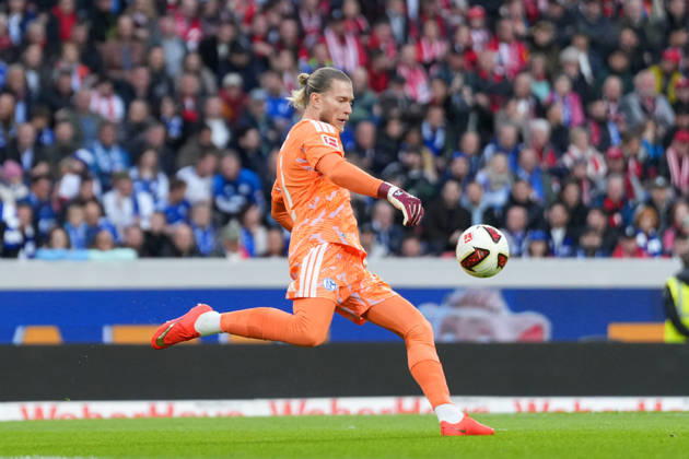 Loris Karius (FC Schalke 04, 01) am Ball , Deutschland, Fussball, 1. Bundesliga, 5.Spieltag, 2026 2027, SC Freiburg vs. FC Schalke 04, 11.10.2026, Europa-Park Stadion, Freiburg Freiburg Europa-Park Stadion Baden-Württemberg Deutschland Copyright: xArnexAmbergx