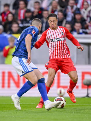Hasan Kurucay (FC Schalke 04) und Derry Scherhant (SC Freiburg) im Zweikampf waehrend des spiels der 1. Bundesliga zwischen Club Freiburg und FC Schalke 04, Europa-Park Stadion am 11. October 2026 in Freiburg im Breisgau, Deutschland. (Foto von Harry Langer DeFodi Images) +++ Hasan Kurucay (FC Schalke 04) und Derry Scherhant (SC Freiburg) battle for the ball during the Bundesliga match between Sport-Club Freiburg and FC Schalke 04 at Europa-Park Stadion on October 11, 2026 in Freiburg im Breisgau, Germany. (Photo by Harry Langer DeFodi Images) DFB DFL REGULATIONS PROHIBIT ANY USE OF PHOTOGRAPHS AS IMAGE SEQUENCES AND OR QUASI-VIDEO. (Photo by Harry Langer DeFodi Images) DFB DFL REGULATIONS PROHIBIT ANY USE OF PHOTOGRAPHS AS IMAGE SEQUENCES AND OR QUASI-VIDEO. -