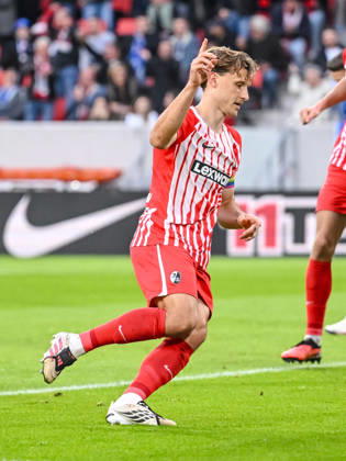 Maximilian Eggestein (SC Freiburg) Torjubel, jubelt nach seinem treffer zum 1:0 waehrend des spiels der 1. Bundesliga zwischen Club Freiburg und FC Schalke 04, Europa-Park Stadion am 11. October 2026 in Freiburg im Breisgau, Deutschland. (Foto von Harry Langer DeFodi Images) +++ Maximilian Eggestein (SC Freiburg) celebrates after scoring his team s first goal during the Bundesliga match between Sport-Club Freiburg and FC Schalke 04 at Europa-Park Stadion on October 11, 2026 in Freiburg im Breisgau, Germany. (Photo by Harry Langer DeFodi Images) DFB DFL REGULATIONS PROHIBIT ANY USE OF PHOTOGRAPHS AS IMAGE SEQUENCES AND OR QUASI-VIDEO. (Photo by Harry Langer DeFodi Images) DFB DFL REGULATIONS PROHIBIT ANY USE OF PHOTOGRAPHS AS IMAGE SEQUENCES AND OR QUASI-VIDEO. -