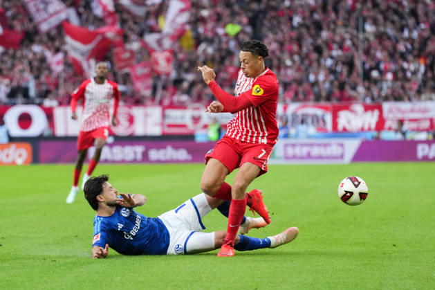 1. Bundesliga: SC Freiburg vs FC Schalke 04, 11.10.2026 Zweikampf zwischen Adrian Gantenbein (FC Schalke 04, 17) und Derry Scherhant (SC Freiburg, 7) 1. Bundesliga: SC Freiburg vs FC Schalke 04, Europa-Park-Stadion, 11.10.2026 DFB DFL REGULATIONS PROHIBIT ANY USE OF PHOTOGRAPHS AS IMAGE SEQUENCES AND OR QUASI-VIDEO. Copyright: xBEAUTIFULxSPORTS Boscox