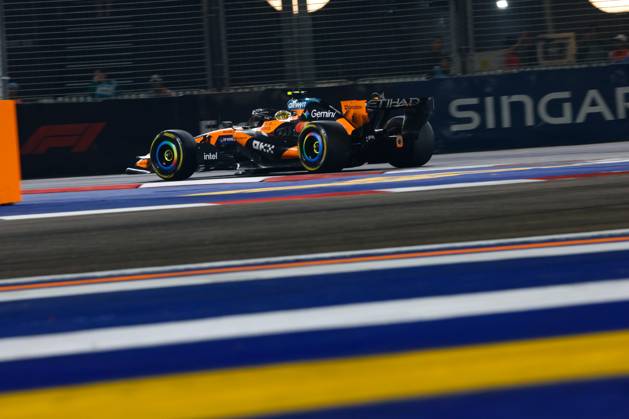 01 NORRIS Lando (gbr), McLaren F1 Team MCL40, action Singapore 2026 Singapore 2026 81 PIASTRI Oscar (aus), McLaren F1 Team MCL40, action 01 NORRIS Lando (gbr), McLaren F1 Team MCL40, action Singapore 2026 Singapore