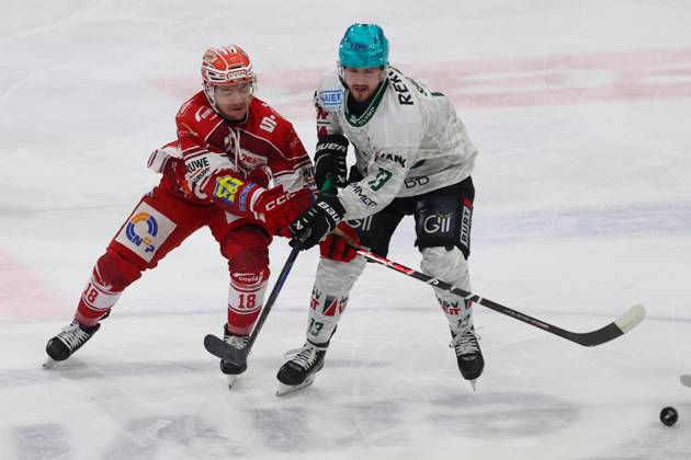 Sahnpark Crimmitschau 11.10.2026 Saison 2026 27 Eishockey 2. Bundesliga Hauptrunde Spiel 8. Kunsteisstadion Sachsen Sachsenderby Derby Eispiraten Eispiraten - Bietigheim Steelers Collin Adams EPC rot - Lois Spitzner Bietigheim r. Crimmitschau Sachsen Germany
