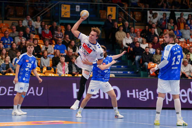 2. Handball-Bundesliga - 7. Spieltag: Dessau-Roßlauer HV 06 - VfL Lübeck-Schwartau Einar Nickelsen (VfL Lübeck-Schwartau, 42) beim Sprungwurf am 11.10.2026 in der Anhalt-Arena, Dessau-Roßlau (Sachsen-Anhalt) Dessau-Roßlau Anhalt-Arena Sachsen-Anhalt Deutschland