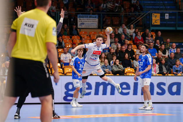 2. Handball-Bundesliga - 7. Spieltag: Dessau-Roßlauer HV 06 - VfL Lübeck-Schwartau Paul Holzhacker (VfL Lübeck-Schwartau, 4) beim Sprungwurf am 11.10.2026 in der Anhalt-Arena, Dessau-Roßlau (Sachsen-Anhalt) Dessau-Roßlau Anhalt-Arena Sachsen-Anhalt Deutschland