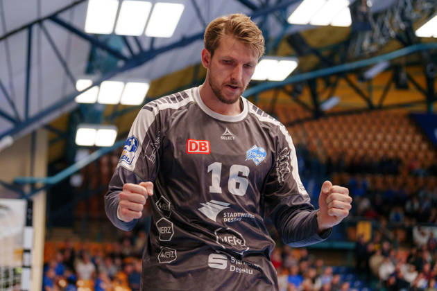 2. Handball-Bundesliga - 7. Spieltag: Dessau-Roßlauer HV 06 - VfL Lübeck-Schwartau Philip Ambrosius (Dessau-Roßlauer HV 06, 16) ballt die Fäuste am 11.10.2026 in der Anhalt-Arena, Dessau-Roßlau (Sachsen-Anhalt) Dessau-Roßlau Anhalt-Arena Sachsen-Anhalt Deutschland