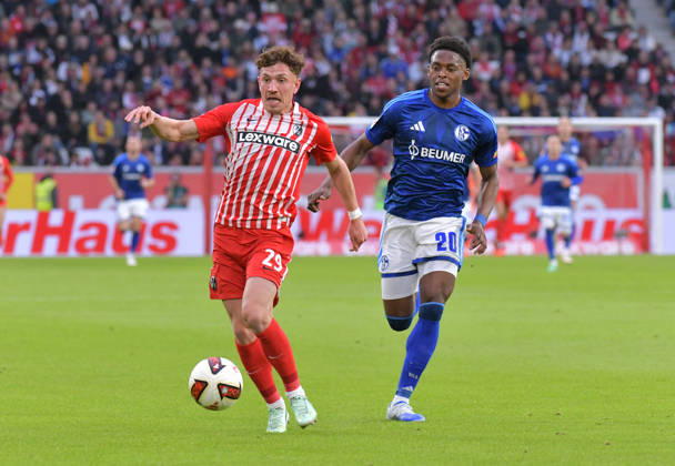 11.10.2026, xblx, Fussball 1.Bundesliga, SC Freiburg - FC Schalke 04 v.l. Philipp Treu (SC Freiburg), Junior Adamu (FC Schalke 04) (DFL DFB REGULATIONS PROHIBIT ANY USE OF PHOTOGRAPHS as IMAGE SEQUENCES and or QUASI-VIDEO) Freiburg