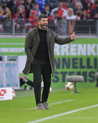 11.10.2026, xblx, Fussball 1.Bundesliga, SC Freiburg - FC Schalke 04 v.l. Trainer MIRON MUSLIC (FC Schalke 04) (DFL DFB REGULATIONS PROHIBIT ANY USE OF PHOTOGRAPHS as IMAGE SEQUENCES and or QUASI-VIDEO) Freiburg
