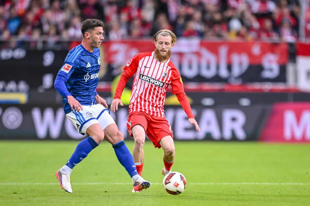 Robin Gosens (FC Schalke 04) und Jan-Niklas Beste (SC Freiburg) im Zweikampf waehrend des spiels der 1. Bundesliga zwischen Club Freiburg und FC Schalke 04, Europa-Park Stadion am 11. October 2026 in Freiburg im Breisgau, Deutschland. (Foto von Harry Langer DeFodi Images) +++ Robin Gosens (FC Schalke 04) und Jan-Niklas Beste (SC Freiburg) battle for the ball during the Bundesliga match between Sport-Club Freiburg and FC Schalke 04 at Europa-Park Stadion on October 11, 2026 in Freiburg im Breisgau, Germany. (Photo by Harry Langer DeFodi Images) DFB DFL REGULATIONS PROHIBIT ANY USE OF PHOTOGRAPHS AS IMAGE SEQUENCES AND OR QUASI-VIDEO. (Photo by Harry Langer DeFodi Images) DFB DFL REGULATIONS PROHIBIT ANY USE OF PHOTOGRAPHS AS IMAGE SEQUENCES AND OR QUASI-VIDEO. -