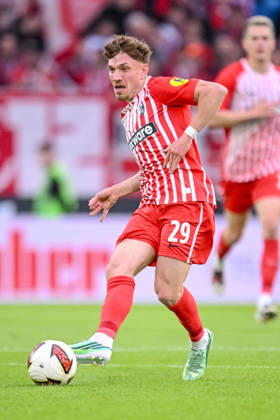Philipp Treu (SC Freiburg) in Aktion, am Ball, Einzelaktion waehrend des spiels der 1. Bundesliga zwischen Club Freiburg und FC Schalke 04, Europa-Park Stadion am 11. October 2026 in Freiburg im Breisgau, Deutschland. (Foto von Harry Langer DeFodi Images) +++ Philipp Treu (SC Freiburg) controls the Ball during the Bundesliga match between Sport-Club Freiburg and FC Schalke 04 at Europa-Park Stadion on October 11, 2026 in Freiburg im Breisgau, Germany. (Photo by Harry Langer DeFodi Images) DFB DFL REGULATIONS PROHIBIT ANY USE OF PHOTOGRAPHS AS IMAGE SEQUENCES AND OR QUASI-VIDEO. (Photo by Harry Langer DeFodi Images) DFB DFL REGULATIONS PROHIBIT ANY USE OF PHOTOGRAPHS AS IMAGE SEQUENCES AND OR QUASI-VIDEO. -