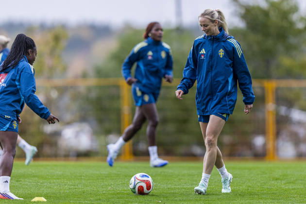 261011 Amanda Ilestedt of Sweden during a training session on October 11, 2026 in Stockholm. Photo: Caisa Rasmussen BILDBYRAN COP 353 CR0079 fotboll football soccer fotball träning practice training sverige sweden dam bbeng Copyright: CAISAxRASMUSSEN BB261011CR034