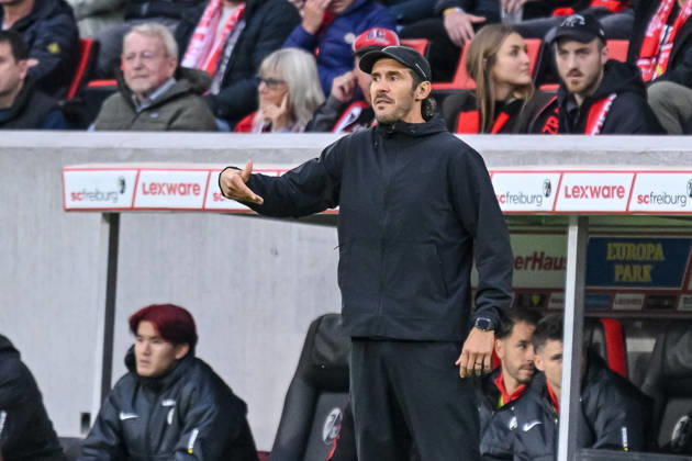 Trainer Julian Schuster (SC Freiburg) gestikuliert, gestik waehrend des spiels der 1. Bundesliga zwischen Club Freiburg und FC Schalke 04, Europa-Park Stadion am 11. October 2026 in Freiburg im Breisgau, Deutschland. (Foto von Harry Langer DeFodi Images) +++ Trainer Julian Schuster (SC Freiburg) gestures during the Bundesliga match between Sport-Club Freiburg and FC Schalke 04 at Europa-Park Stadion on October 11, 2026 in Freiburg im Breisgau, Germany. (Photo by Harry Langer DeFodi Images) DFB DFL REGULATIONS PROHIBIT ANY USE OF PHOTOGRAPHS AS IMAGE SEQUENCES AND OR QUASI-VIDEO. (Photo by Harry Langer DeFodi Images) DFB DFL REGULATIONS PROHIBIT ANY USE OF PHOTOGRAPHS AS IMAGE SEQUENCES AND OR QUASI-VIDEO. -