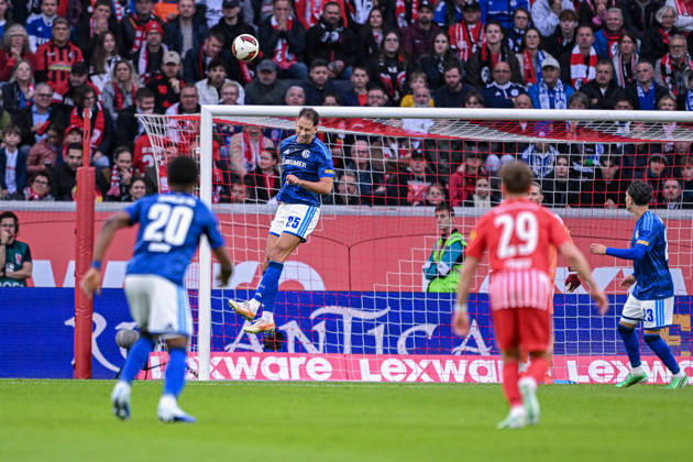 11.10.2026, Fussball, Saison 2026 2027, Bundesliga, SC Freiburg - FC Schalke 04, Nikola Katic (FC Schalke 04) xRHR-FOTO YYx Copyright: KROEGER RHR-FOTOx RHR-FOTO YY