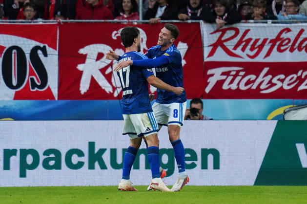 1. Bundesliga: SC Freiburg vs FC Schalke 04, 11.10.2026 Torjubel zum 1:1 durch Adrian Gantenbein (FC Schalke 04, 17) 1. Bundesliga: SC Freiburg vs FC Schalke 04, Europa-Park-Stadion, 11.10.2026 DFB DFL REGULATIONS PROHIBIT ANY USE OF PHOTOGRAPHS AS IMAGE SEQUENCES AND OR QUASI-VIDEO. Copyright: xBEAUTIFULxSPORTS Boscox