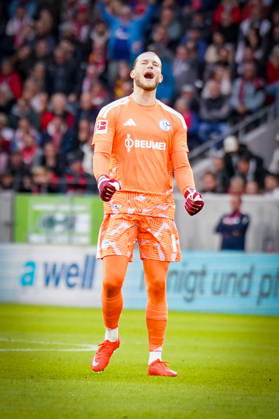 Deutschland: Fußball Bundesliga 2026 - 2027, 5. Spieltag - SC Freiburg - FC Schalke 04 - Europa-Park-Stadion (Freiburg): Loris Karius (FC Schalke 04, 1) Freude, Emotionen, Jubel, Geste, Gestik, Mimik, Gesichtsausdruck, Emotion, Tor und Torjubel, Freisteller Copyright: xJOERANxSTEINSIEKx