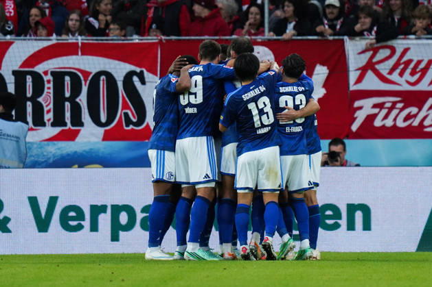 1. Bundesliga: SC Freiburg vs FC Schalke 04, 11.10.2026 Torjubel zum 1:1 durch Adrian Gantenbein (FC Schalke 04, 17) 1. Bundesliga: SC Freiburg vs FC Schalke 04, Europa-Park-Stadion, 11.10.2026 DFB DFL REGULATIONS PROHIBIT ANY USE OF PHOTOGRAPHS AS IMAGE SEQUENCES AND OR QUASI-VIDEO. Copyright: xBEAUTIFULxSPORTS Boscox