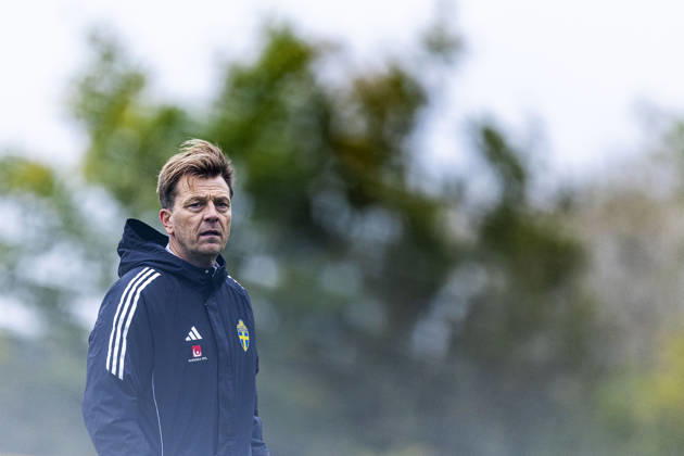 261011 Head coach Tony Gustavsson of Sweden during a training session on October 11, 2026 in Stockholm. Photo: Caisa Rasmussen BILDBYRAN COP 353 CR0079 fotboll football soccer fotball träning practice training sverige sweden dam bbeng Copyright: CAISAxRASMUSSEN BB261011CR044