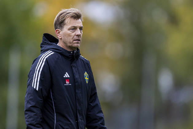 261011 Head coach Tony Gustavsson of Sweden during a training session on October 11, 2026 in Stockholm. Photo: Caisa Rasmussen BILDBYRAN COP 353 CR0079 fotboll football soccer fotball träning practice training sverige sweden dam bbeng Copyright: CAISAxRASMUSSEN BB261011CR045