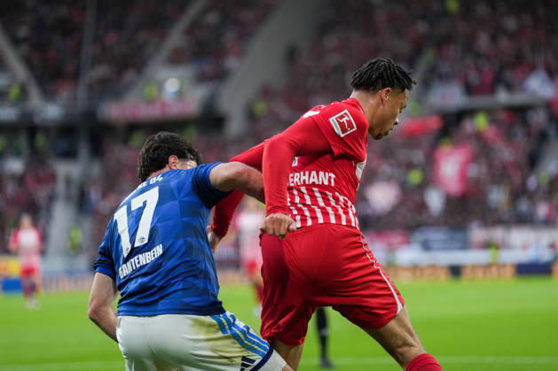 1. Bundesliga: SC Freiburg vs FC Schalke 04, 11.10.2026 Zweikampf zwischen Adrian Gantenbein (FC Schalke 04, 17) und Derry Scherhant (SC Freiburg, 7) 1. Bundesliga: SC Freiburg vs FC Schalke 04, Europa-Park-Stadion, 11.10.2026 DFB DFL REGULATIONS PROHIBIT ANY USE OF PHOTOGRAPHS AS IMAGE SEQUENCES AND OR QUASI-VIDEO. Copyright: xBEAUTIFULxSPORTS Boscox