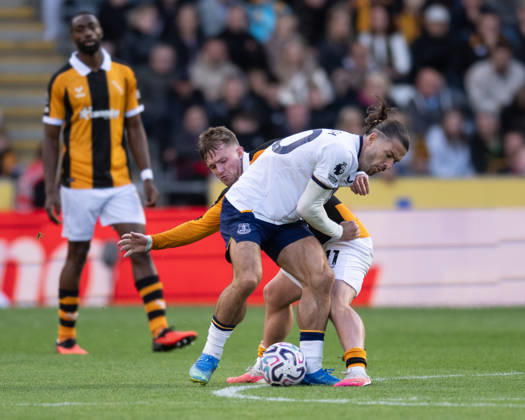 Hull City v Everton Premier League Joe Gelhardt of Hull City tackles Jack Grealish of Everton during the Premier League match between Hull City and Everton at the MKM Stadium, Hull. 11 10 2026 UK Newspapers OUT Copyright: xMattxWilkinsonx FIL-24041-0162