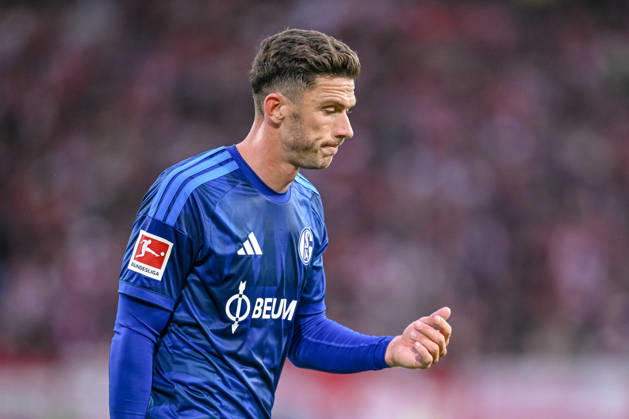 Robin Gosens (FC Schalke 04) gestikuliert, gestik waehrend des spiels der 1. Bundesliga zwischen Club Freiburg und FC Schalke 04, Europa-Park Stadion am 11. October 2026 in Freiburg im Breisgau, Deutschland. (Foto von Harry Langer DeFodi Images) +++ Robin Gosens (FC Schalke 04) gestures during the Bundesliga match between Sport-Club Freiburg and FC Schalke 04 at Europa-Park Stadion on October 11, 2026 in Freiburg im Breisgau, Germany. (Photo by Harry Langer DeFodi Images) DFB DFL REGULATIONS PROHIBIT ANY USE OF PHOTOGRAPHS AS IMAGE SEQUENCES AND OR QUASI-VIDEO. (Photo by Harry Langer DeFodi Images) DFB DFL REGULATIONS PROHIBIT ANY USE OF PHOTOGRAPHS AS IMAGE SEQUENCES AND OR QUASI-VIDEO. -