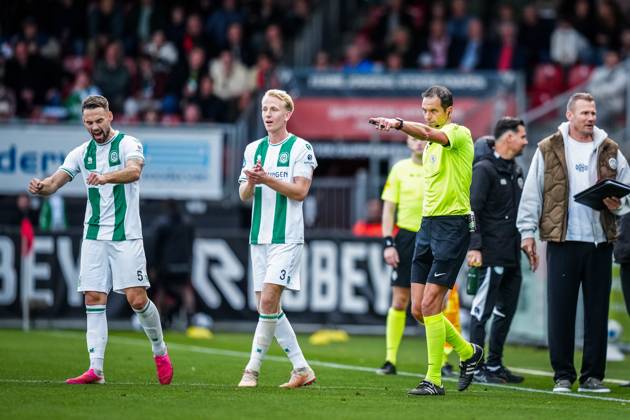 ROTTERDAM , 11-10-2026 , Stadium Woudestein , season 2026 2027 , Dutch Eredivisie football , match between Excelsior Rotterdam and FC Groningen , picture shows Referee Richard Martens gives penalty after VAR check Excelsior - Groningen  x208176435x Copyright: