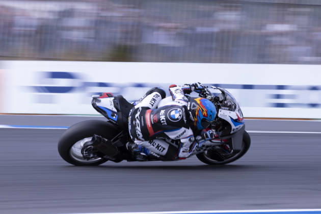 October 11, 2026, Cascais, Lisboa, Portugal: ESTORIL, PORTUGAL - OCTOBER 11: Miguel Oliveira of Portugal and Rokit BMW Motored WorldSBK Team competes during the Race 2 during day three of the World Superbikes Estoril Round at Circuito Estoril on October 11, 2026 in Estoril, Portugal Cascais Portugal - ZUMAl192 20261011_zsp_l192_147 Copyright: xMiguelxLemosx
