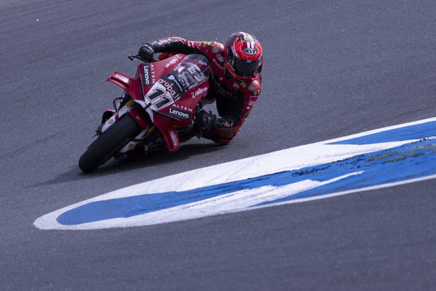 October 11, 2026, Cascais, Lisboa, Portugal: ESTORIL, PORTUGAL - OCTOBER 11: Nicolo Bulega of Italy and Aruba.it Racing - Ducati competes during the Race 2 during day three of the World Superbikes Estoril Round at Circuito Estoril on October 11, 2026 in Estoril, Portugal Cascais Portugal - ZUMAl192 20261011_zsp_l192_155 Copyright: xMiguelxLemosx