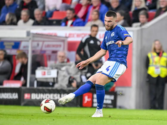 Hasan Kurucay (FC Schalke 04) in Aktion, am Ball, Einzelaktion waehrend des spiels der 1. Bundesliga zwischen Club Freiburg und FC Schalke 04, Europa-Park Stadion am 11. October 2026 in Freiburg im Breisgau, Deutschland. (Foto von Harry Langer DeFodi Images) +++ Hasan Kurucay (FC Schalke 04) controls the Ball during the Bundesliga match between Sport-Club Freiburg and FC Schalke 04 at Europa-Park Stadion on October 11, 2026 in Freiburg im Breisgau, Germany. (Photo by Harry Langer DeFodi Images) DFB DFL REGULATIONS PROHIBIT ANY USE OF PHOTOGRAPHS AS IMAGE SEQUENCES AND OR QUASI-VIDEO. (Photo by Harry Langer DeFodi Images) DFB DFL REGULATIONS PROHIBIT ANY USE OF PHOTOGRAPHS AS IMAGE SEQUENCES AND OR QUASI-VIDEO. -