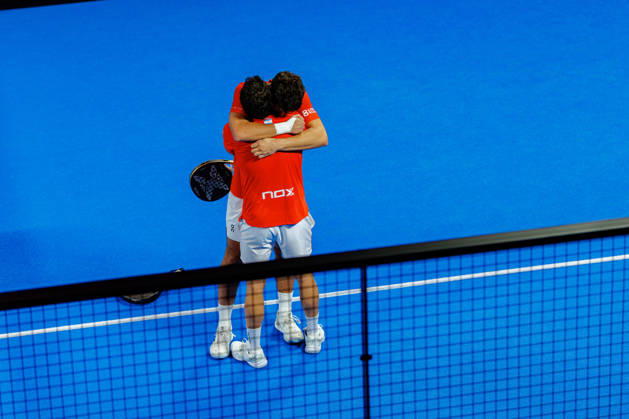 DÜSSELDORF, GERMANY - 11 OCTOBER 2026: Image shows the victory celebration of Arturo Coello (ESP) and Agustin Tapia (ARG) during CUPRA Germany Premier Padel P2 2026 Day 8: Finals at CASTELLO Düsseldorf on 11 10 2026 in Düsseldorf, Germany. Germany Copyright: xFröhlichxPascalx
