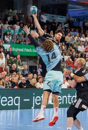 11.10.2026 - Handball - 1. Bundesliga OPEL HBL - Saison 2026 2027 - 08. Spieltag: HC Erlangen Metropolregion Nürnberg HCE - MT Melsungen - DaMa - xdaxmax - Eloy Morante Maldonado (22, HC Erlangen HCE ) Johannes Golla (14, MT Melsungen )