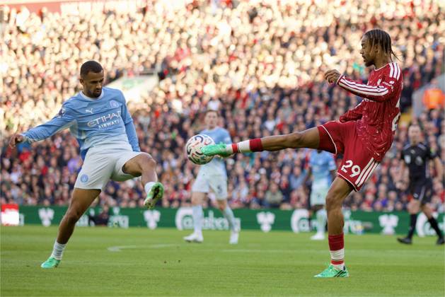 RECORD DATE NOT STATED Football - FA Premier League - Liverpool FC v Manchester City FC LIVERPOOL, ENGLAND - Sunday, October 11, 2026: Liverpool s Bradley Barcola challenges for the ball against Manchester City s Iliman Ndiaye (L) during the FA Premier League match between Liverpool FC and Manchester City FC at Anfield. (Photo by David Rawcliffe Propaganda) LIVERPOOL Anfield MERSEYSIDE ENGLAND  Copyright: xDavidxRawcliffex 2026-10-11-Liverpool_v_Man_City-044