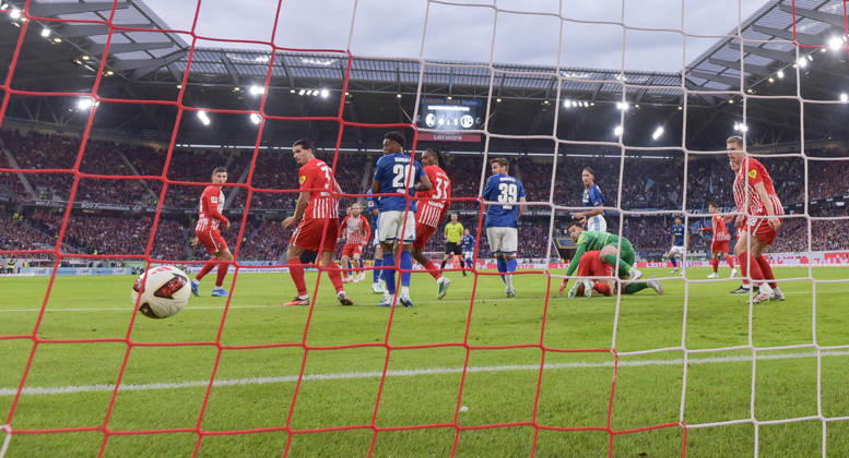 11.10.2026, xblx, Fussball 1.Bundesliga, SC Freiburg - FC Schalke 04 v.l. Adrian Gantenbein (FC Schalke 04), Goal scored, Tor zum 1:1 (DFL DFB REGULATIONS PROHIBIT ANY USE OF PHOTOGRAPHS as IMAGE SEQUENCES and or QUASI-VIDEO) Freiburg