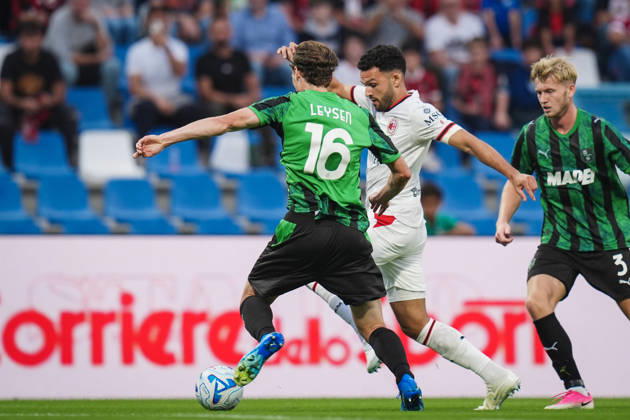 Milan s Goncalo Ramos fights for the ball with Sassuolo™s Fedde Leysen during the Serie A soccer match between Sassuolo and Milan at the Mapei Stadium in Reggio Emilia, north Italy - Sunday, October 11, 2026 -  Copyright: xMassimoxPaolone LaPressex