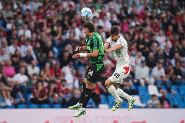 Sassuolo™s Sebastiano Esposito fights for the ball with Milan s Matteo Gabbia during the Serie A soccer match between Sassuolo and Milan at the Mapei Stadium in Reggio Emilia, north Italy - Sunday, October 11, 2026 -  Copyright: xMassimoxPaolone LaPressex